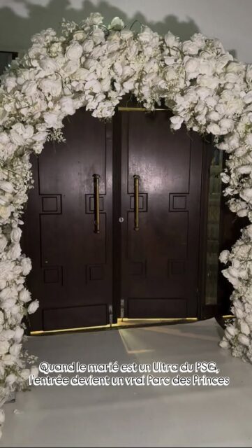 Quand le marié est un Ultra du PSG, l’entrée devient un vrai Parc des Princes @djraions @psg #psg #djraions #luxurywedding #mariage #weddingday #wedding #dj